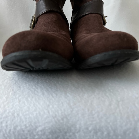 Eddie Bauer Size 7.5 Brown Leather/Textile Zippered Boots with Buckle Accents - Picture 4 of 16
